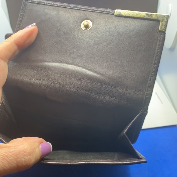 Authentic GUCCI BROWN GUCCISSIMA LEATHER METAL BAR WALLET
GG Logo Compact - Picture 7 of 8